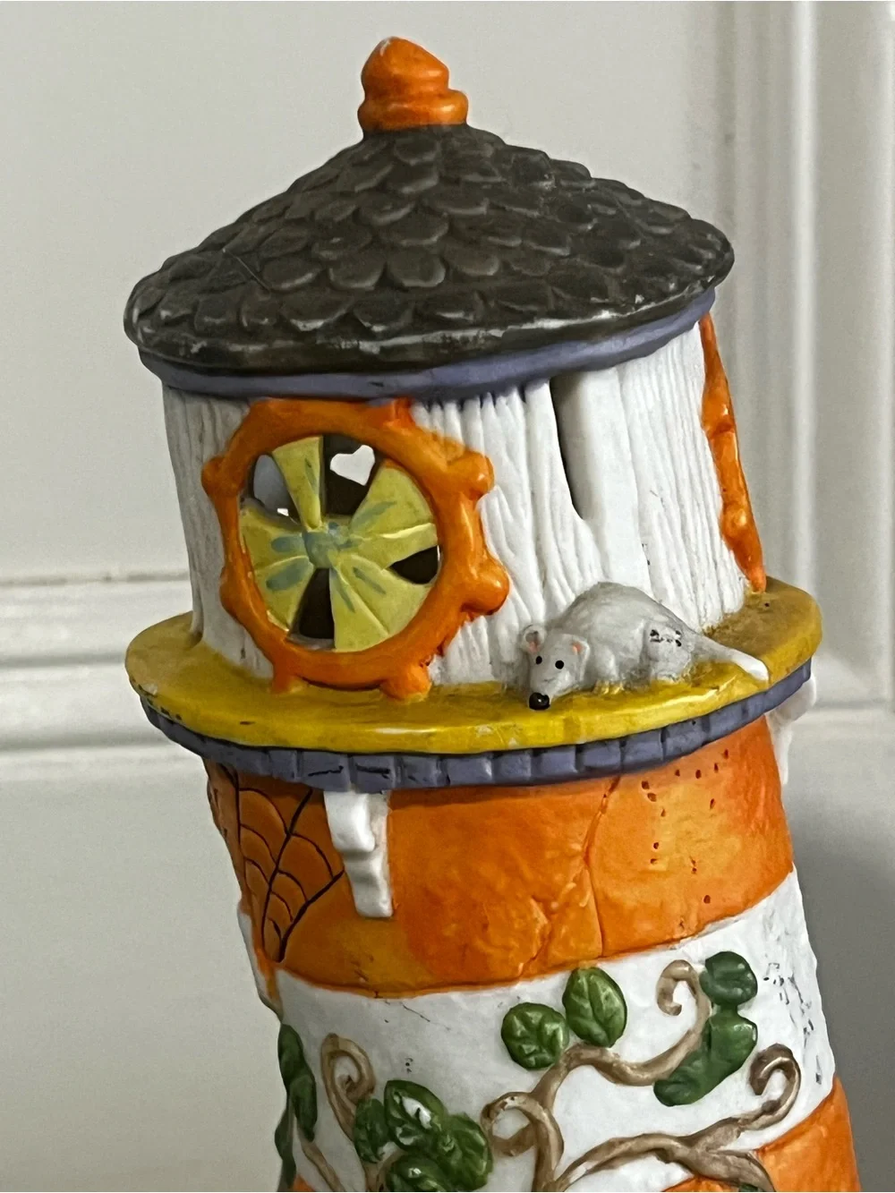 Widwest Halloween Cape Odd 19569-7 Ceramic Haunted Lighthouse Lamp